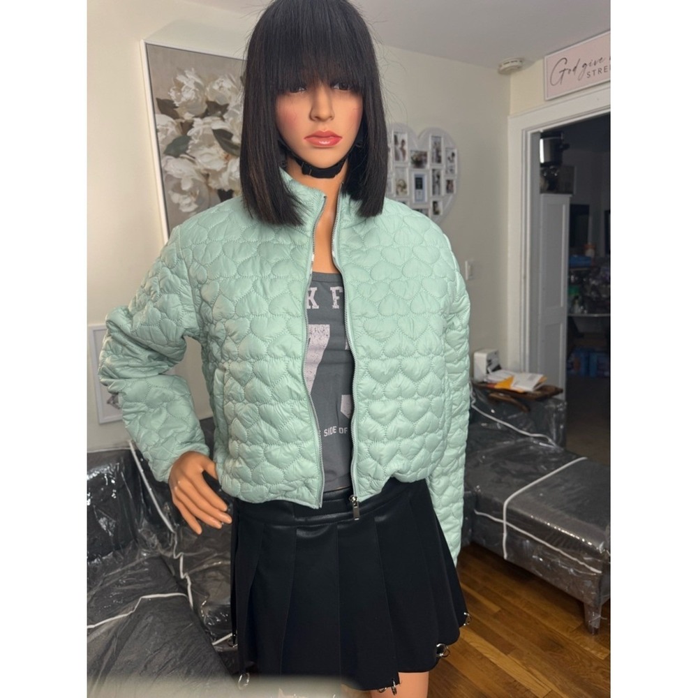 NWT Quilted Scallop-Pattern Puffer Jacket in Mint - Picture 3 of 5